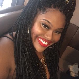 Meet your Posher, Dominique